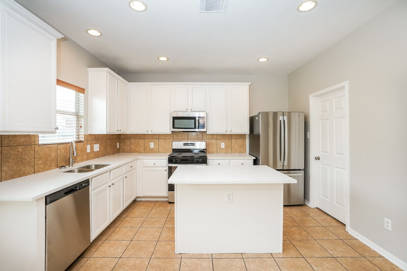 3,320/Mo, 12919 Candlewood Glen Ln Houston, TX 77014 Kitchen View