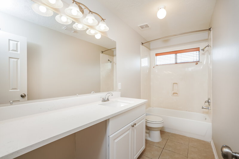 3,320/Mo, 12919 Candlewood Glen Ln Houston, TX 77014 Bathroom View