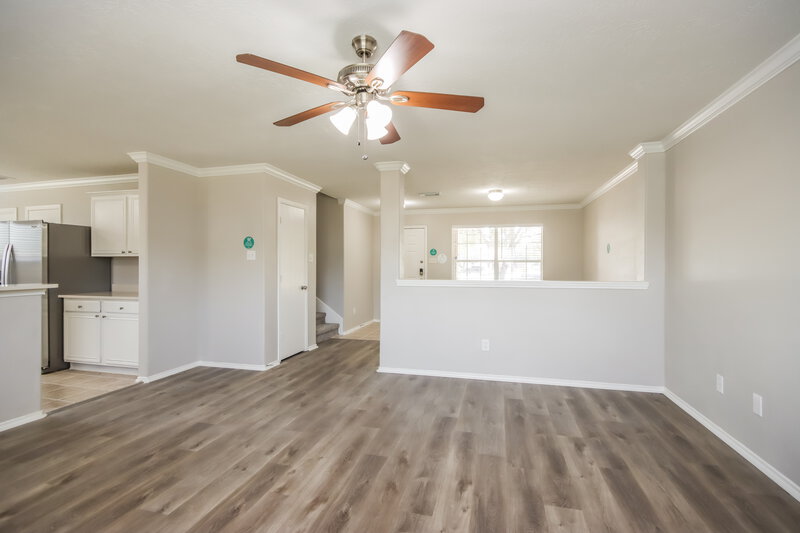 2,460/Mo, 13147 Sandhill Park Ln Houston, TX 77044 Living Room View 3