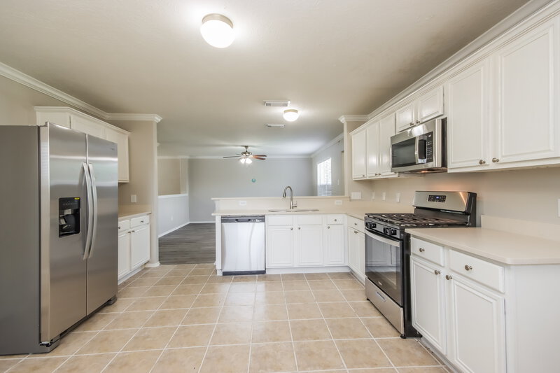 2,460/Mo, 13147 Sandhill Park Ln Houston, TX 77044 Kitchen View