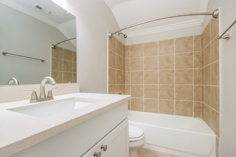 2,460/Mo, 13147 Sandhill Park Ln Houston, TX 77044 Bathroom View