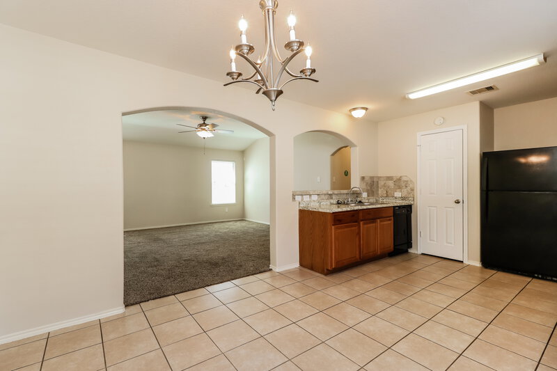1,835/Mo, 13439 Lauren Forest Ln Houston, TX 77044 Dining Room View 2