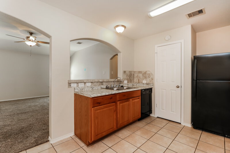 1,835/Mo, 13439 Lauren Forest Ln Houston, TX 77044 Kitchen View