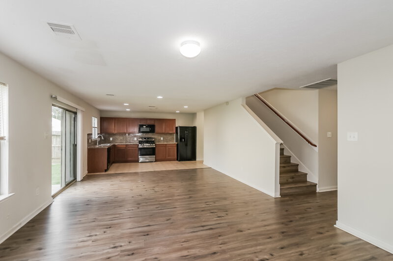 2,125/Mo, 16610 Cheshire Grove Ln Houston, TX 77090 Living Room View 2