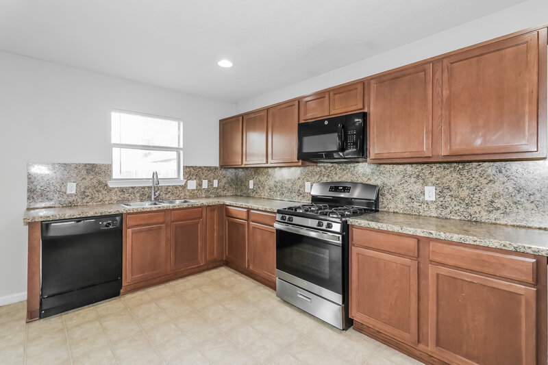 2,125/Mo, 16610 Cheshire Grove Ln Houston, TX 77090 Kitchen View 2