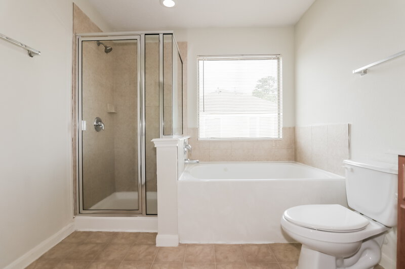 2,125/Mo, 16610 Cheshire Grove Ln Houston, TX 77090 Main Bathroom View 2