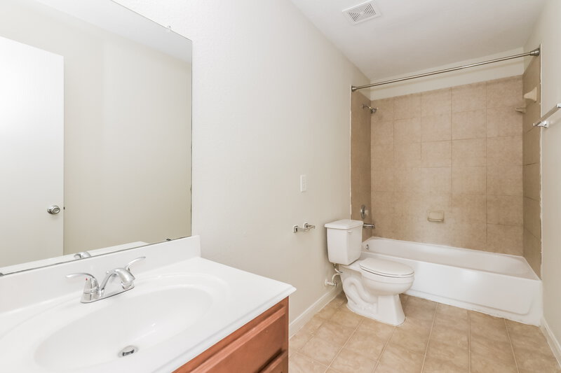 2,125/Mo, 16610 Cheshire Grove Ln Houston, TX 77090 Bathroom View