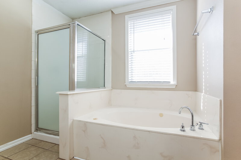 2,045/Mo, 19919 Big Timber Dr Humble, TX 77346 Main Bathroom View 2