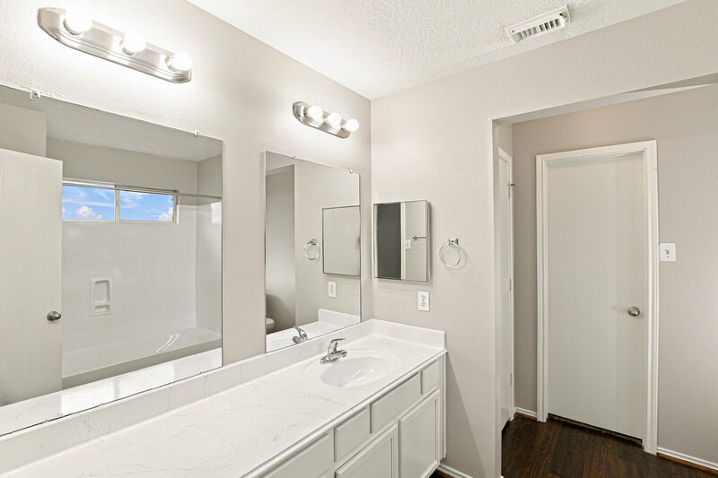 1,845/Mo, 21831 Westfield Ridge Dr Houston, TX 77073 Primary Bathroom View