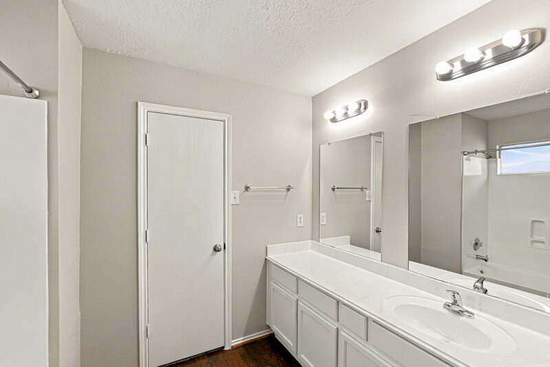 1,845/Mo, 21831 Westfield Ridge Dr Houston, TX 77073 Primary Bathroom View 2