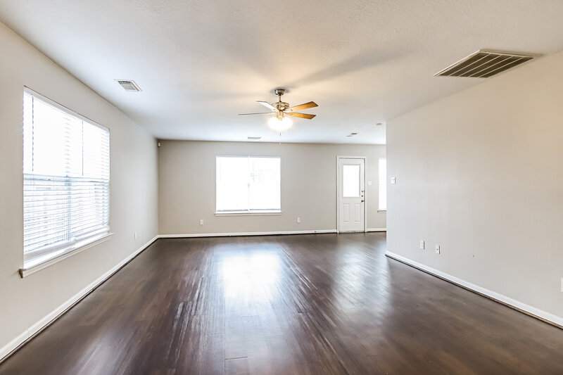 2,085/Mo, 3002 Cypress Island Dr Houston, TX 77073 Living Room View