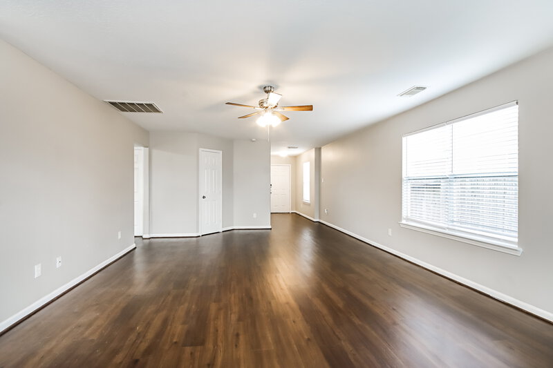 2,085/Mo, 3002 Cypress Island Dr Houston, TX 77073 Living Room View 2