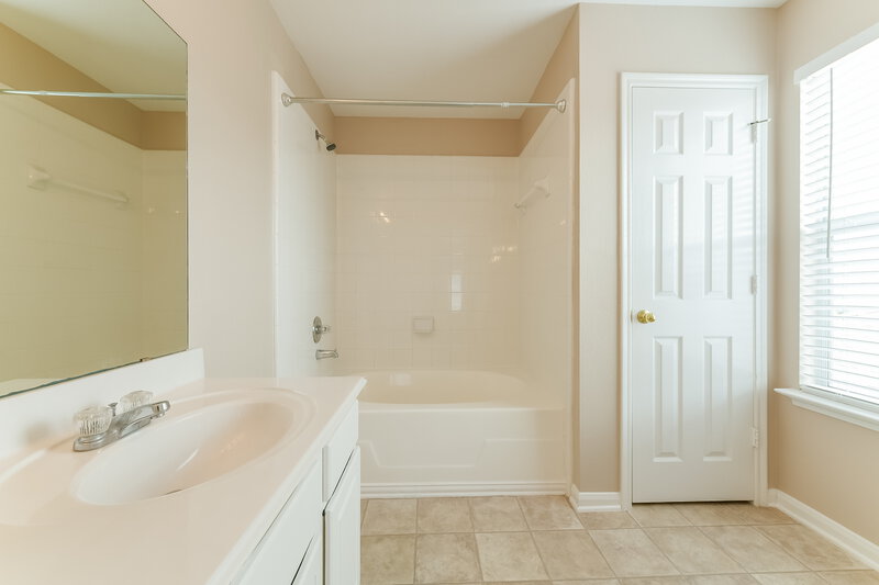 2,900/Mo, 21018 White Shore Ln Spring, TX 77379 Master Bathroom View