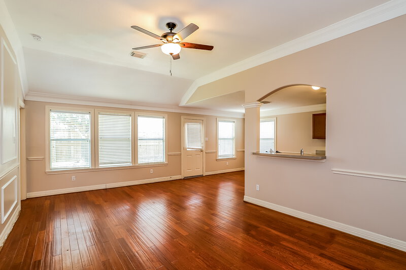 2,015/Mo, 6003 Camron Point Cir Katy, TX 77449 Living Room View