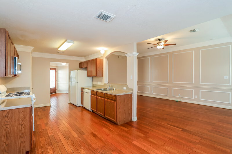2,015/Mo, 6003 Camron Point Cir Katy, TX 77449 Living Room View 3