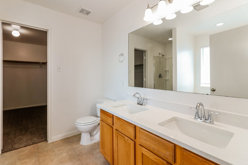 2,280/Mo, 1942 Skipwood Dr Missouri City, TX 77489 Main Bathroom View