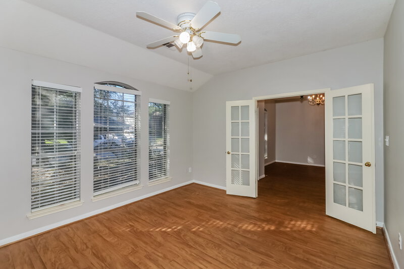 2,075/Mo, 18714 Timber Spring Dr Humble, TX 77346 Office View