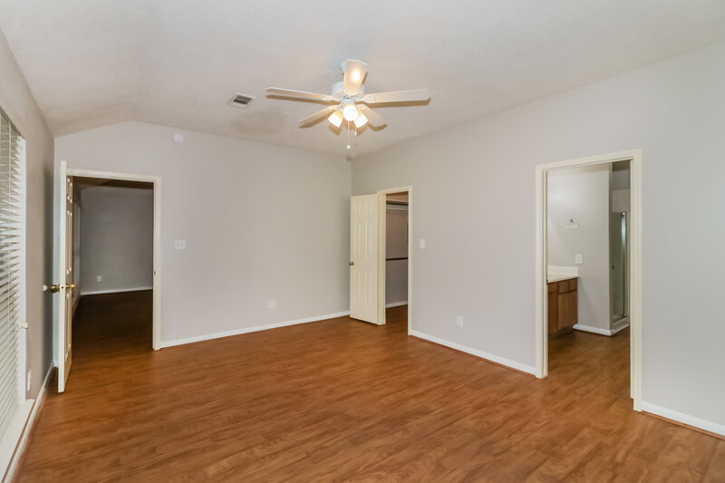 2,075/Mo, 18714 Timber Spring Dr Humble, TX 77346 Main Bedroom View 2