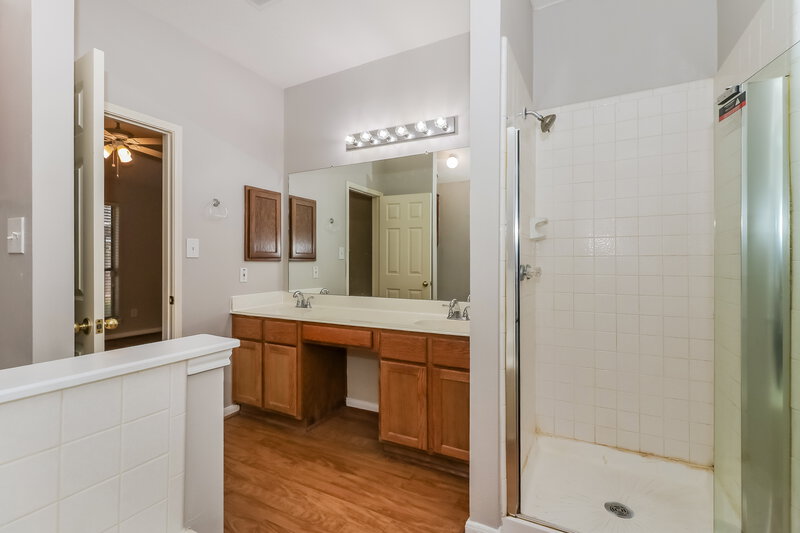 2,075/Mo, 18714 Timber Spring Dr Humble, TX 77346 Main Bathroom View