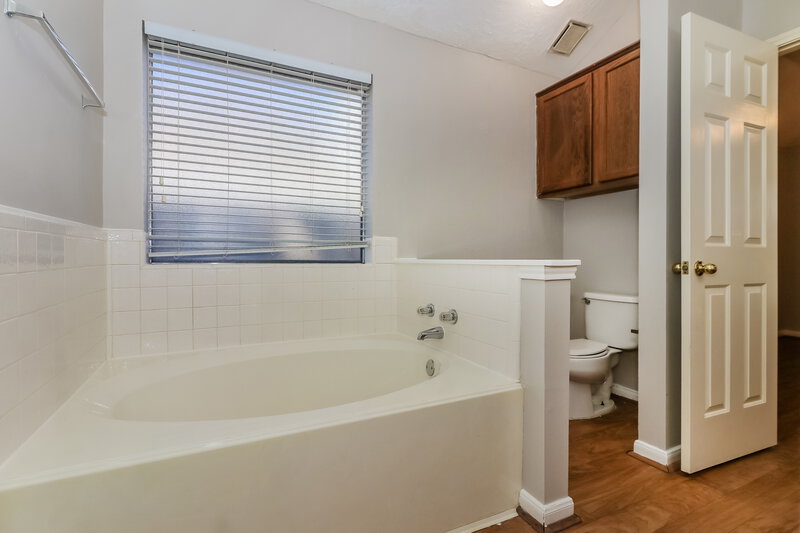 2,075/Mo, 18714 Timber Spring Dr Humble, TX 77346 Main Bathroom View 2