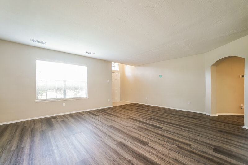 2,420/Mo, 9431 Crystal Cove Cir Houston, TX 77070 Living Room View