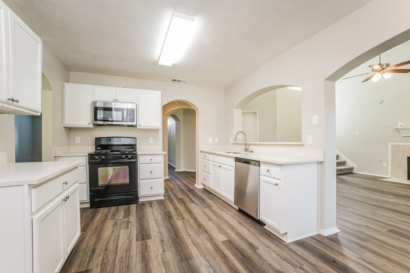 2,420/Mo, 9431 Crystal Cove Cir Houston, TX 77070 Kitchen View 2