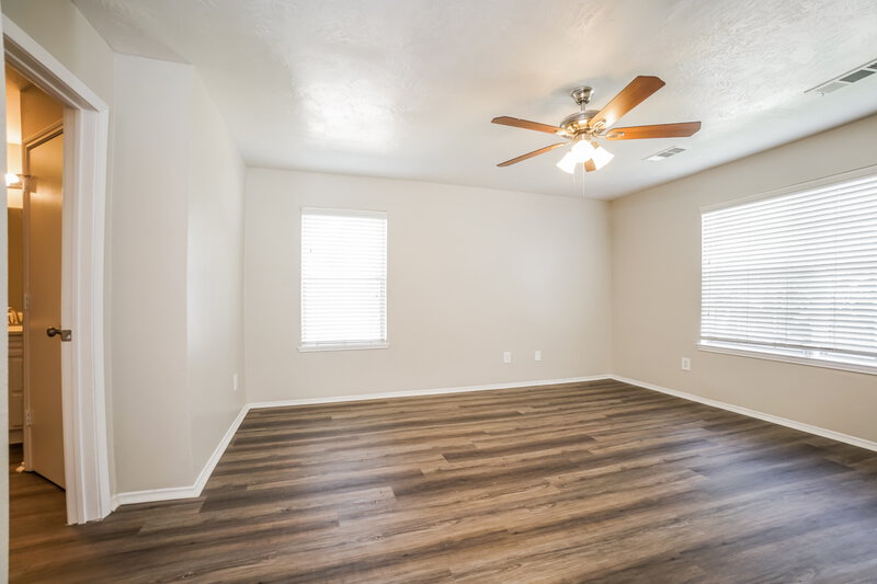 2,420/Mo, 9431 Crystal Cove Cir Houston, TX 77070 Main Bedroom View