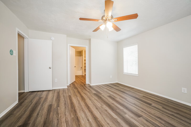 2,420/Mo, 9431 Crystal Cove Cir Houston, TX 77070 Main Bedroom View 2