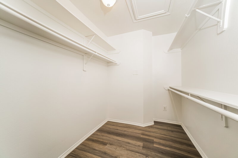 2,420/Mo, 9431 Crystal Cove Cir Houston, TX 77070 Walk In Closet View