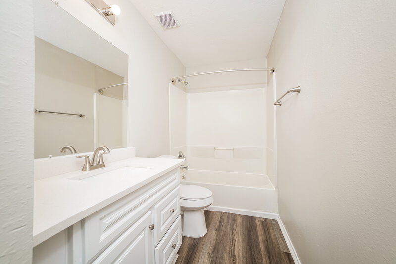 2,420/Mo, 9431 Crystal Cove Cir Houston, TX 77070 Bathroom View