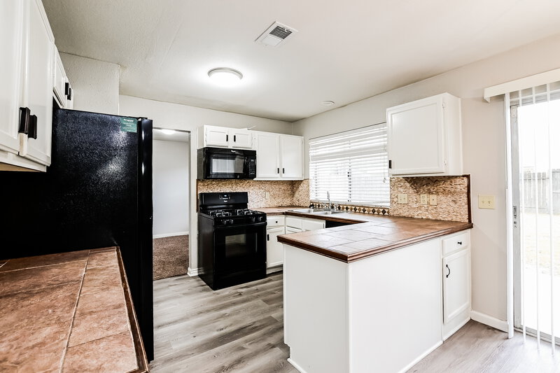 2,320/Mo, 10218 Ash Fork Dr Houston, TX 77064 Kitchen View