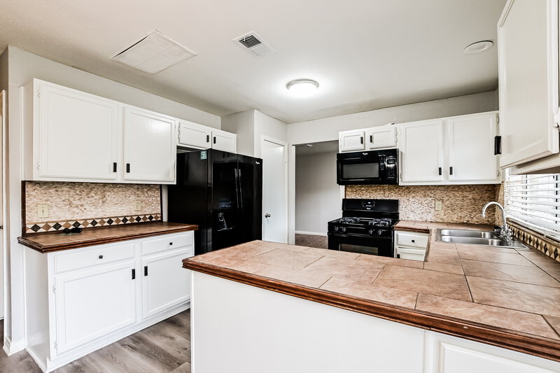 2,320/Mo, 10218 Ash Fork Dr Houston, TX 77064 Kitchen View 2