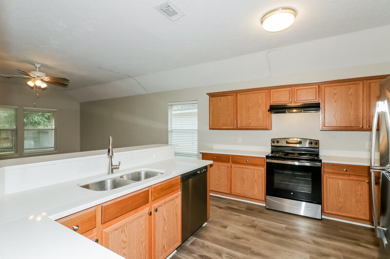 2,025/Mo, 2826 Trinity Glen Ln Houston, TX 77047 Kitchen View