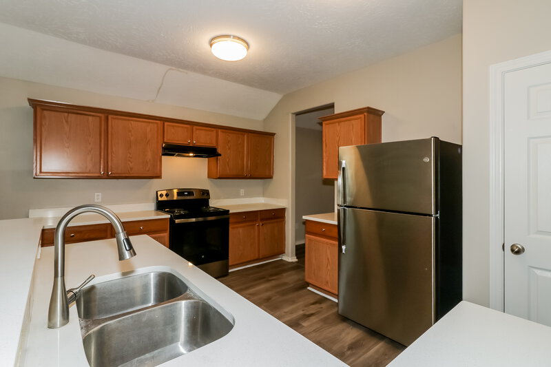 2,025/Mo, 2826 Trinity Glen Ln Houston, TX 77047 Kitchen View 2