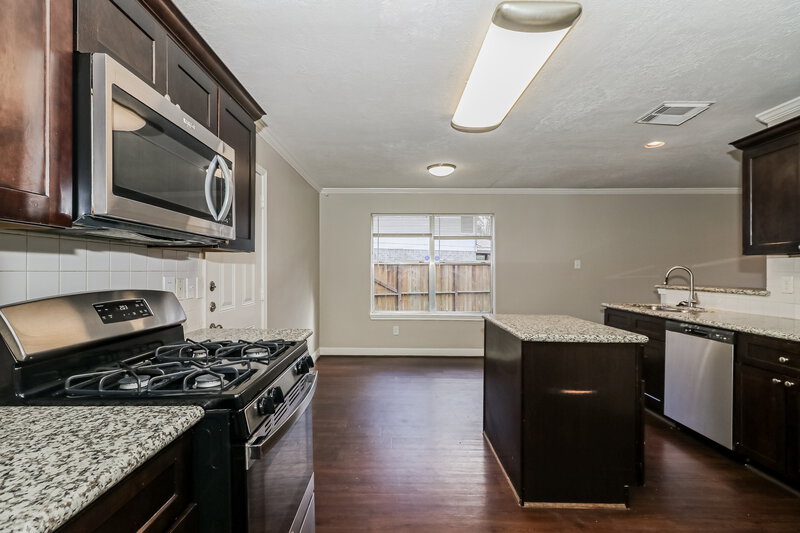 2,010/Mo, 6407 Crim Ct Houston, TX 77049 Kitchen View 2