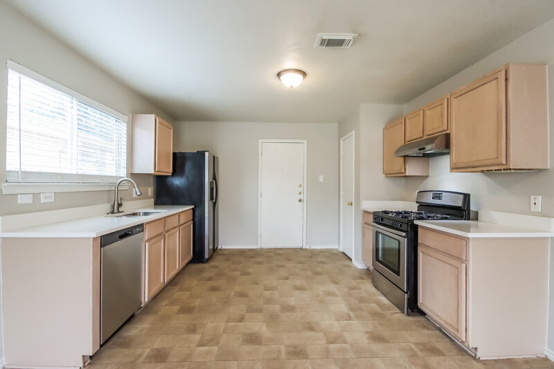 1,875/Mo, 12411 Grossmount Dr Houston, TX 77066 Kitchen View