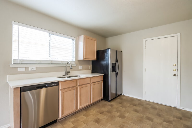 1,875/Mo, 12411 Grossmount Dr Houston, TX 77066 Kitchen View 2