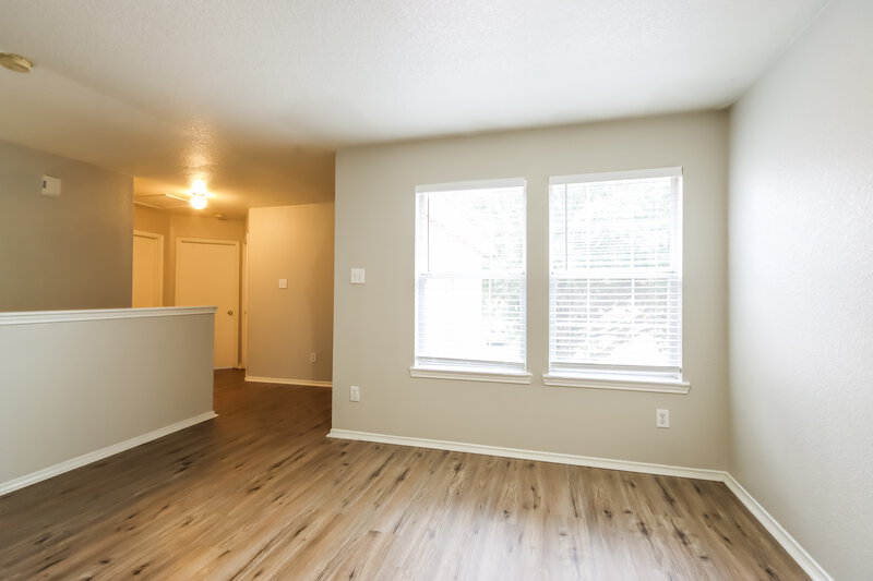 1,875/Mo, 12411 Grossmount Dr Houston, TX 77066 Family Room View