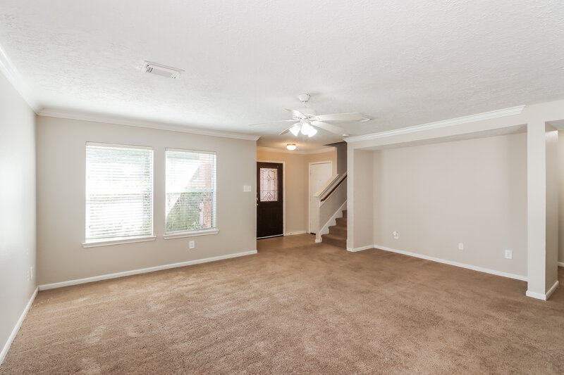 2,350/Mo, 19811 Breezy Cove Ct Tomball, TX 77375 Living Room View