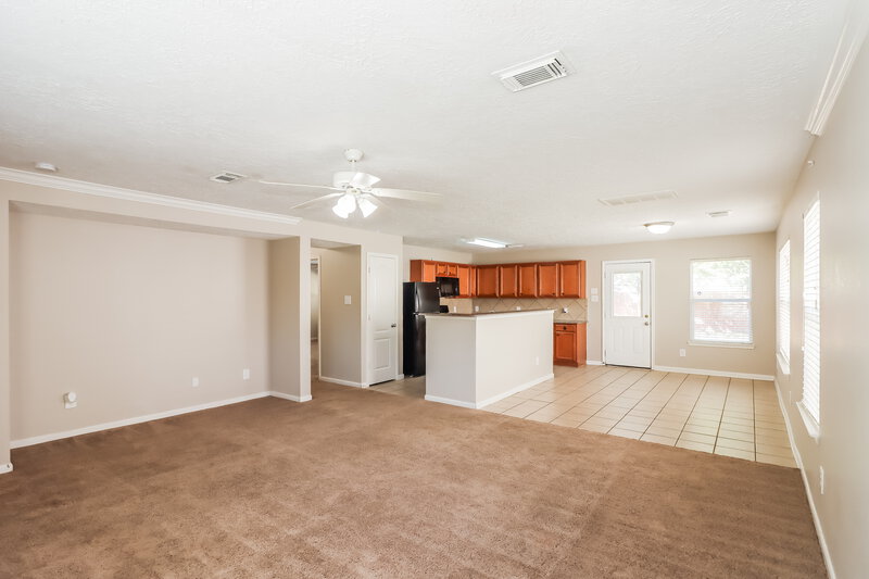 2,350/Mo, 19811 Breezy Cove Ct Tomball, TX 77375 Living Room View 2