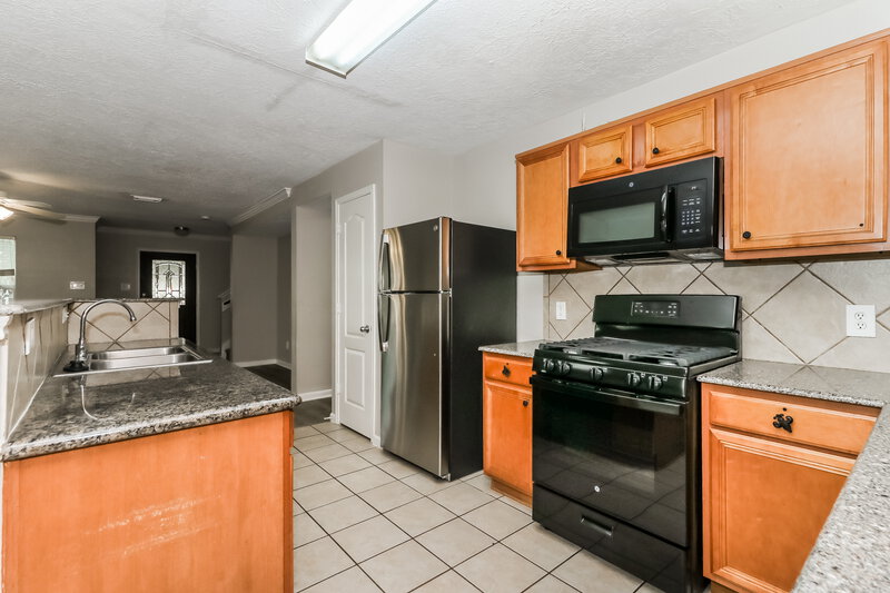1,895/Mo, 19811 Breezy Cove Ct Tomball, TX 77375 Kitchen View 2