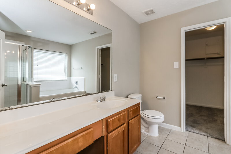 1,895/Mo, 19811 Breezy Cove Ct Tomball, TX 77375 Main Bathroom View