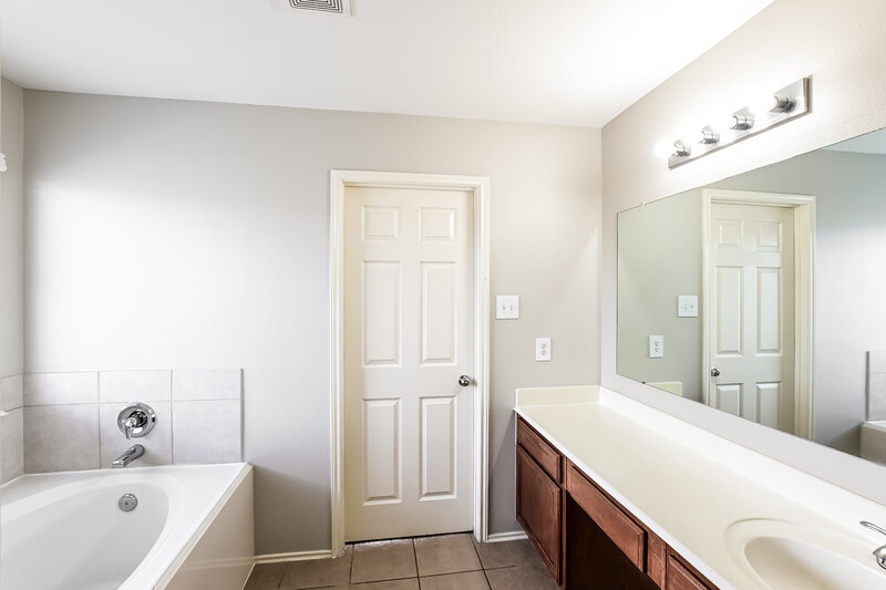 1,875/Mo, 24014 Blossom Crest Ln Spring, TX 77373 Main Bathroom View