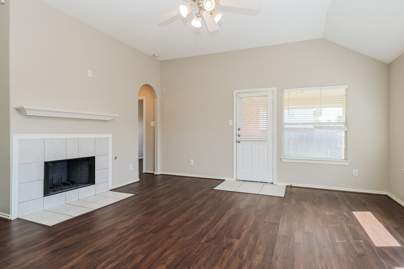 2,090/Mo, 6402 Bright Falls Ln Katy, TX 77449 Living Room View 2