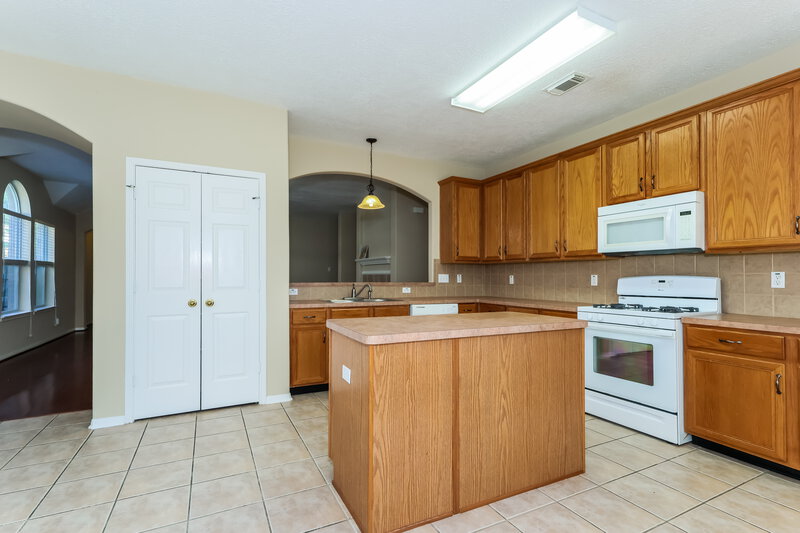 2,085/Mo, 3223 Spring Ranch Ln Spring, TX 77388 Kitchen View 2