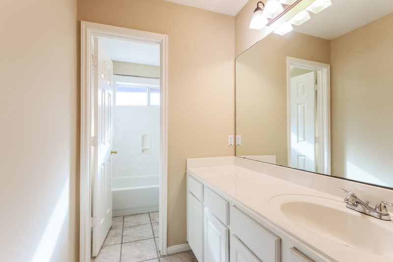2,085/Mo, 3223 Spring Ranch Ln Spring, TX 77388 Main Bathroom View