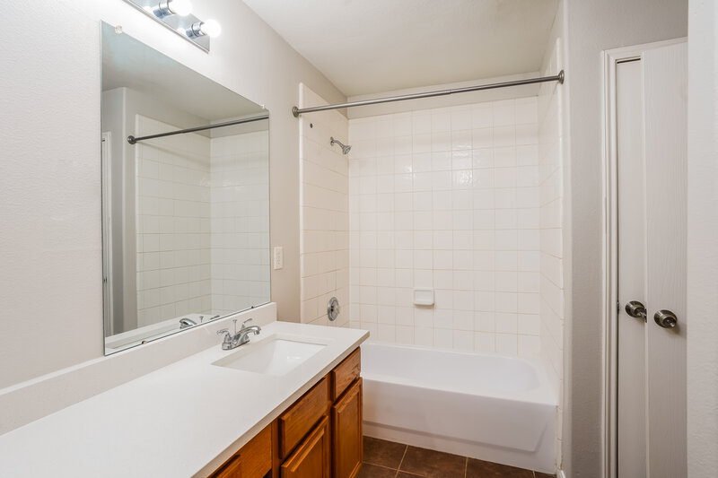 1,650/Mo, 20922 Neelie Ct Humble, TX 77338 Main Bathroom View 2