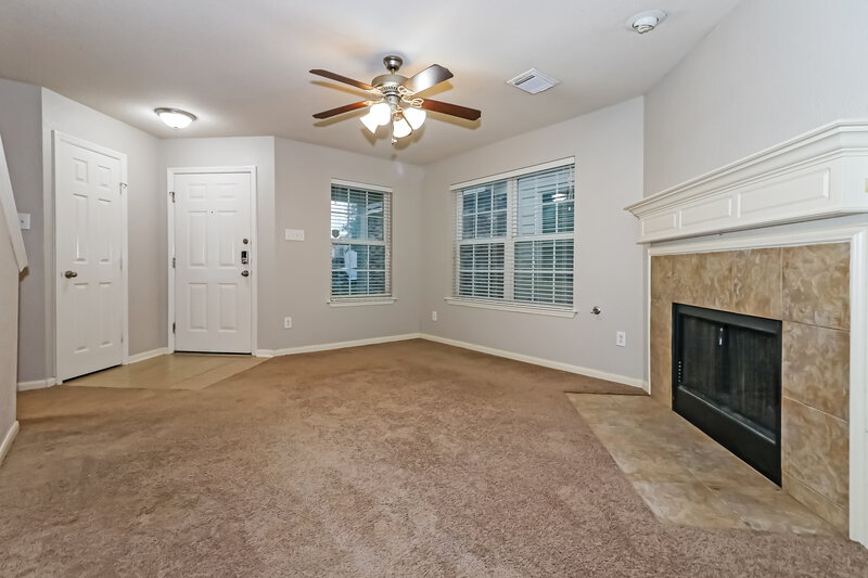 2,135/Mo, 13007 Fenland Field Ln Houston, TX 77047 Living Room View