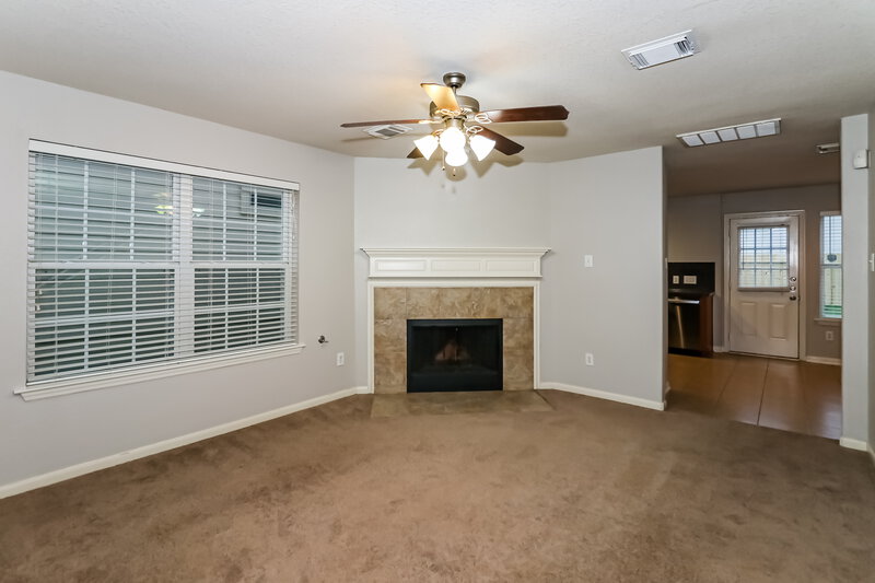 2,135/Mo, 13007 Fenland Field Ln Houston, TX 77047 Living Room View 2