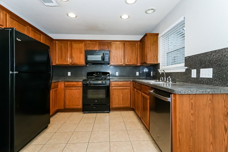 2,135/Mo, 13007 Fenland Field Ln Houston, TX 77047 Kitchen View
